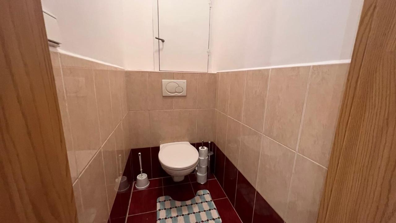 2 Room Apartment, Near Oc Galeria, Petrzalka Bratislava Bagian luar foto
