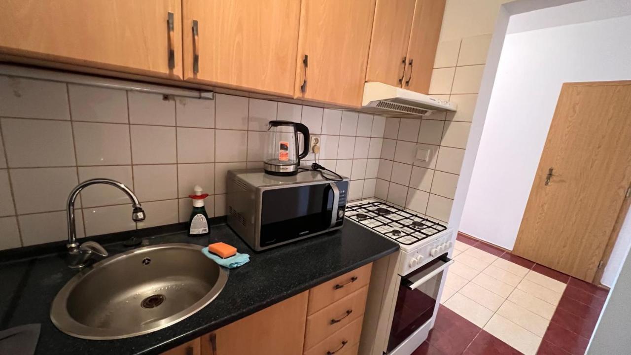 2 Room Apartment, Near Oc Galeria, Petrzalka Bratislava Bagian luar foto