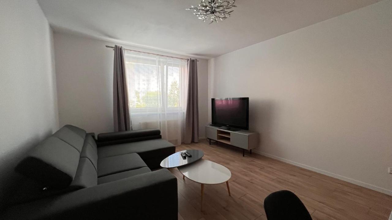 2 Room Apartment, Near Oc Galeria, Petrzalka Bratislava Bagian luar foto