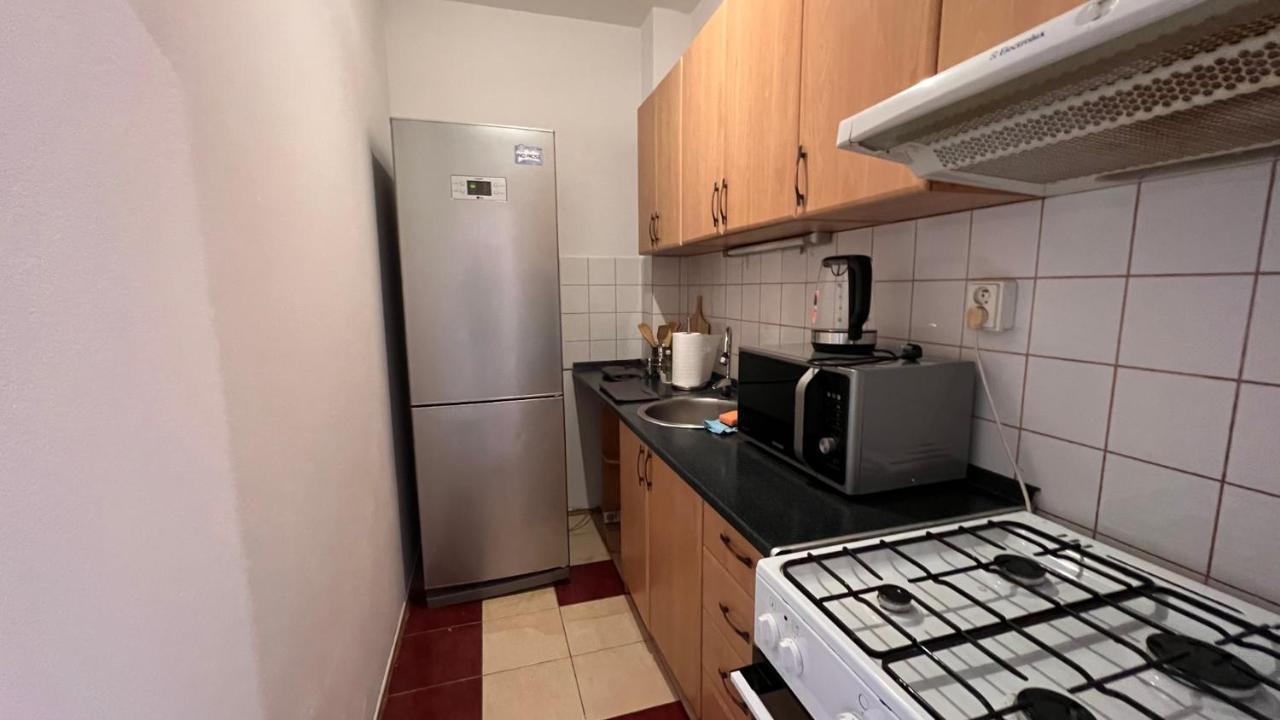 2 Room Apartment, Near Oc Galeria, Petrzalka Bratislava Bagian luar foto