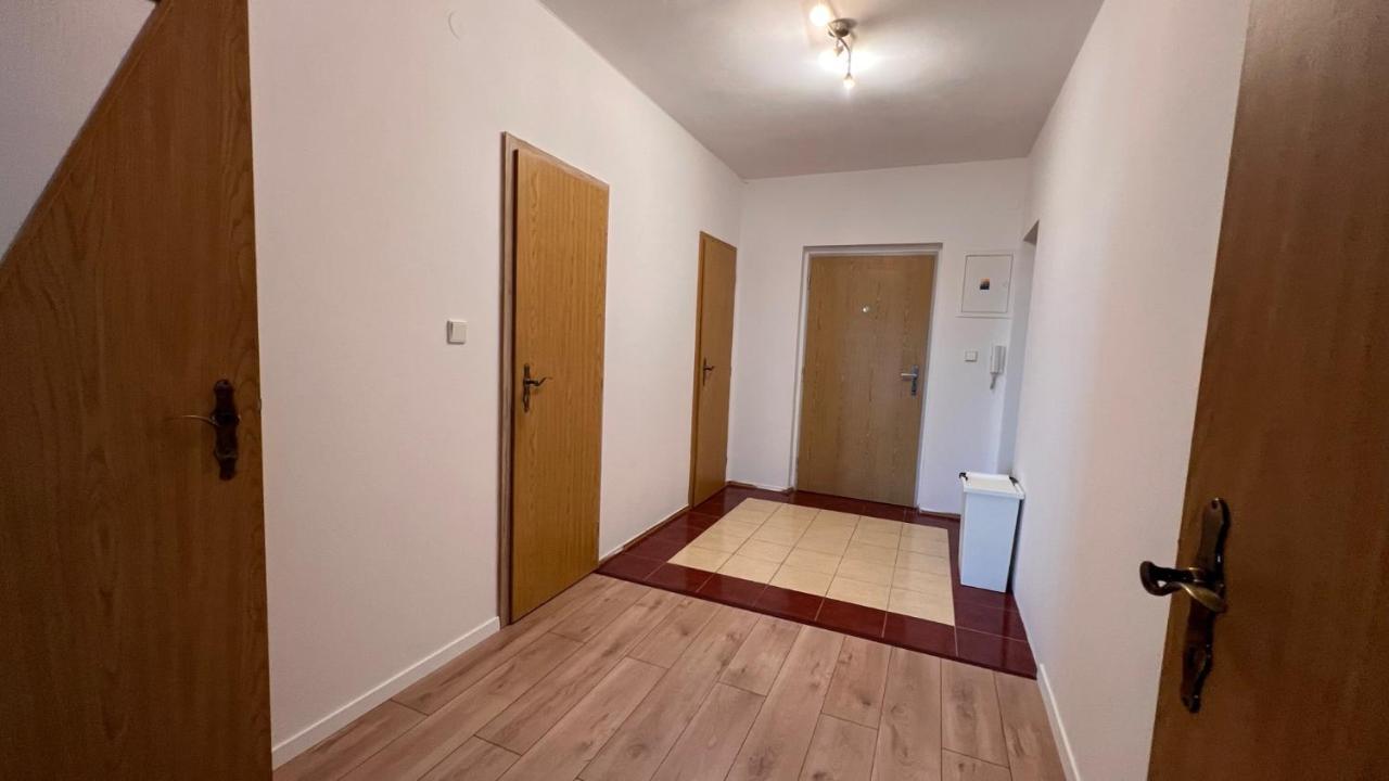 2 Room Apartment, Near Oc Galeria, Petrzalka Bratislava Bagian luar foto