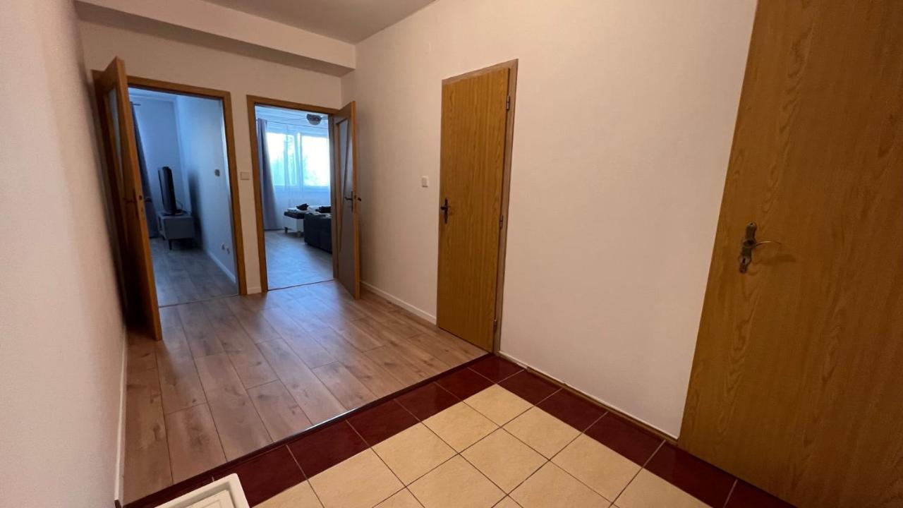 2 Room Apartment, Near Oc Galeria, Petrzalka Bratislava Bagian luar foto