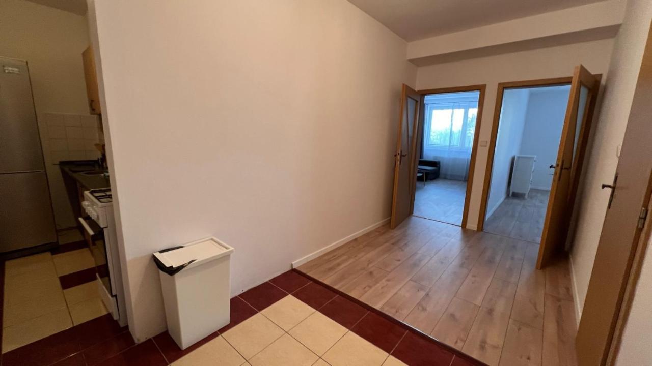 2 Room Apartment, Near Oc Galeria, Petrzalka Bratislava Bagian luar foto