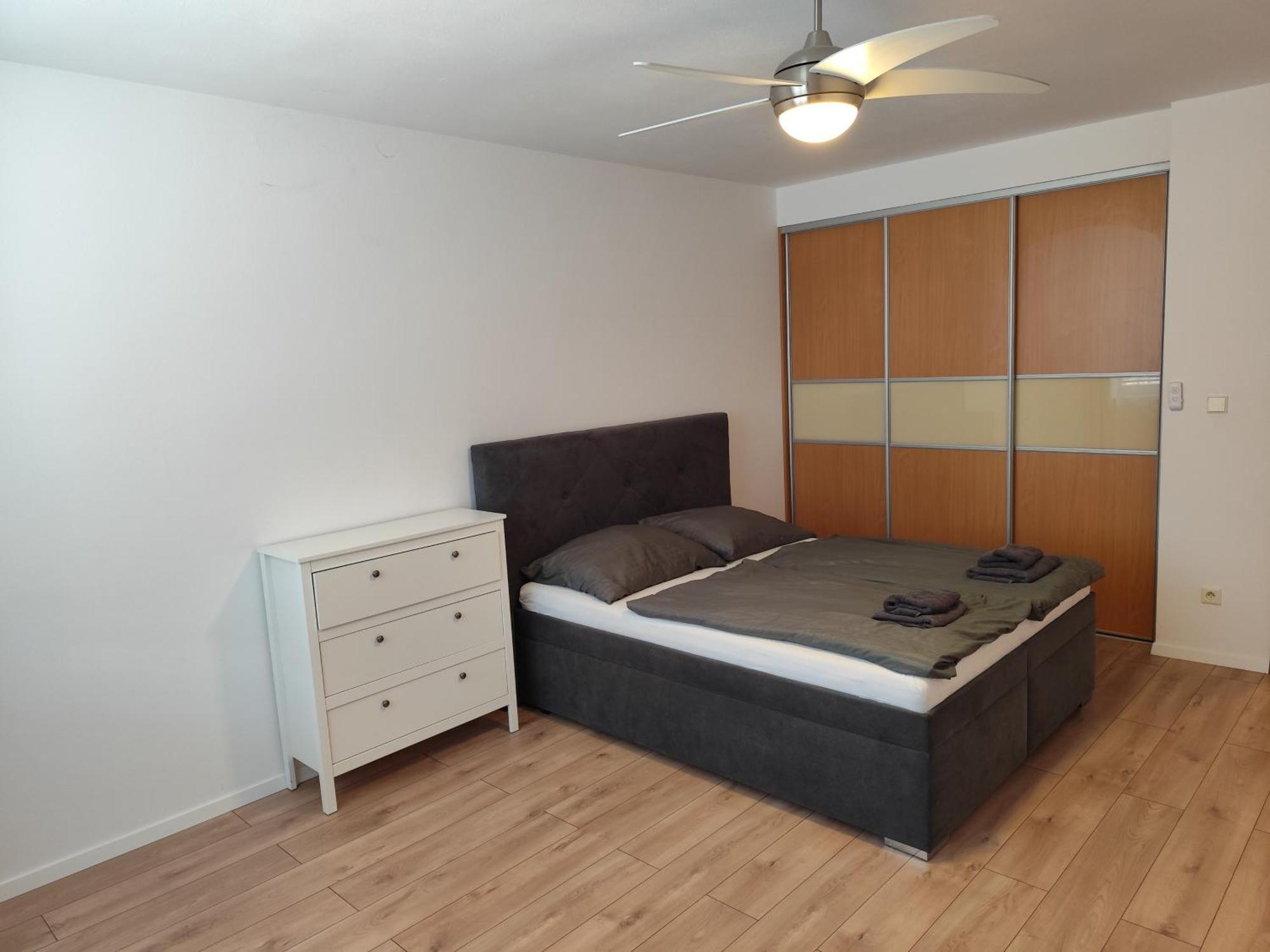 2 Room Apartment, Near Oc Galeria, Petrzalka Bratislava Bagian luar foto