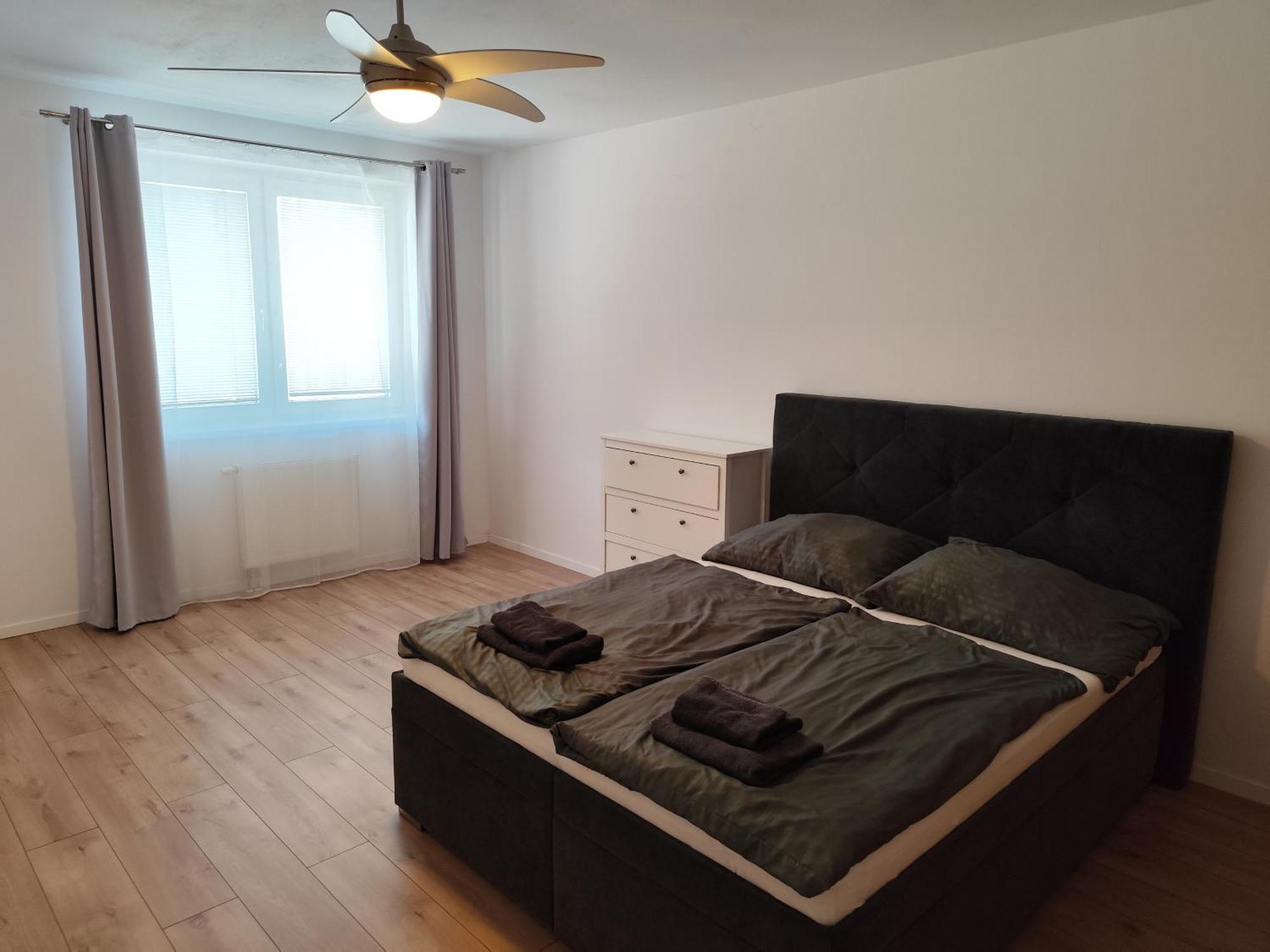 2 Room Apartment, Near Oc Galeria, Petrzalka Bratislava Bagian luar foto