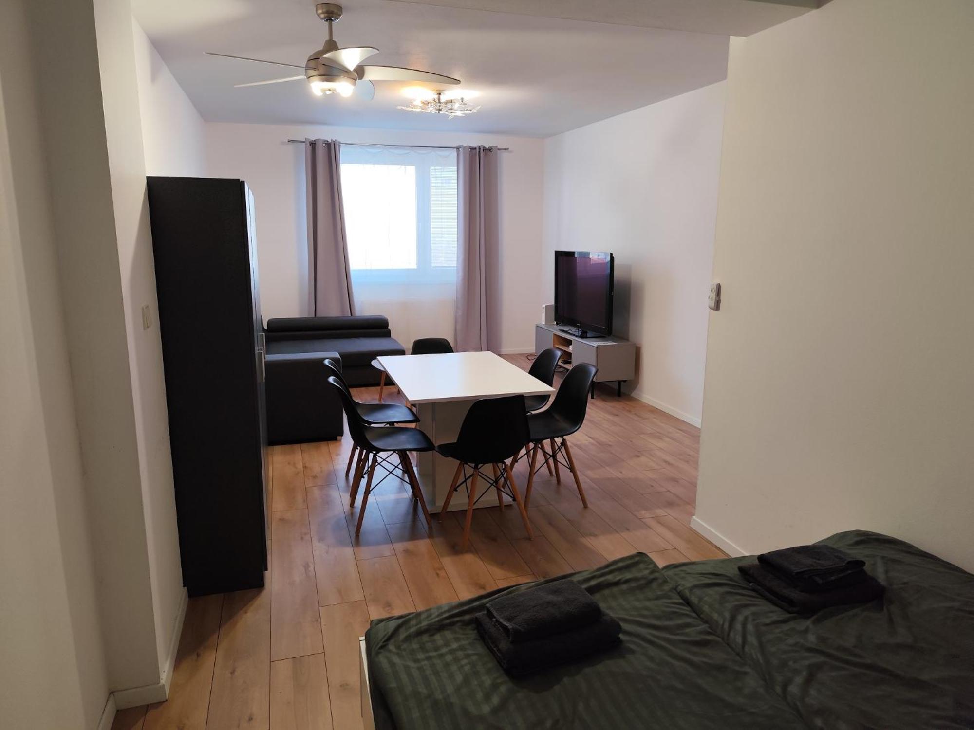 2 Room Apartment, Near Oc Galeria, Petrzalka Bratislava Bagian luar foto